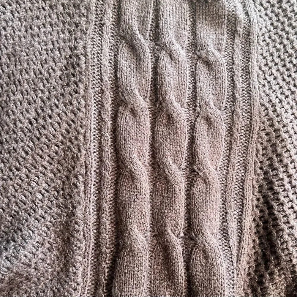 Chocolate brown knitted shaw 🤎 soft 🤎 great used condition 🤎 cowl neck